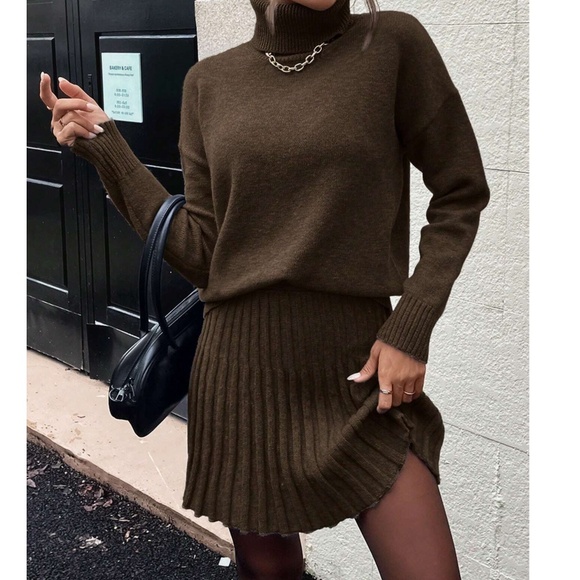 Classic Turtleneck Knit Sweater Textured Mini Skirt Set - Picture 4 of 11